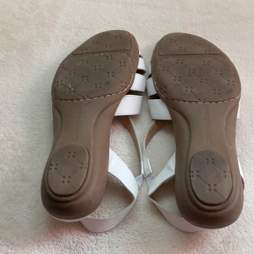 Naturalizer White Strappy Sandals for Casual Elegance - Picture 7 of 7